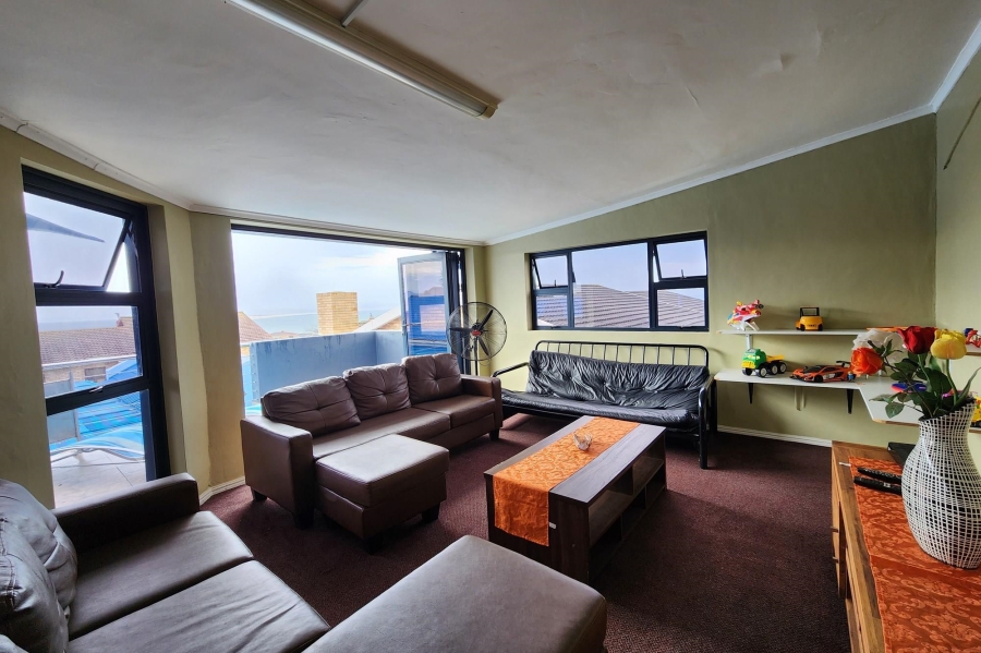 8 Bedroom Property for Sale in Wavecrest Eastern Cape